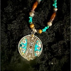 Beautiful handcrafted turquoise necklace